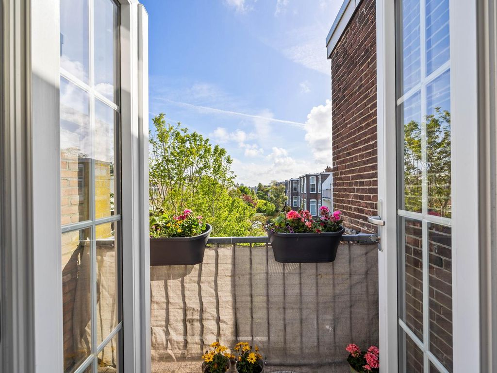 Goudenregenstraat 17, 'S-Gravenhage