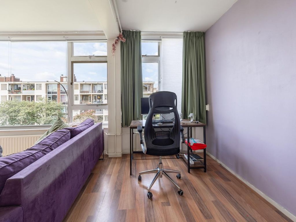 Smaragdhorst 251, 'S-Gravenhage