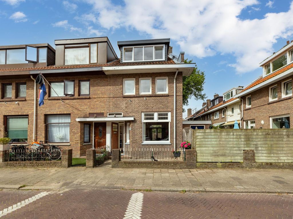Schoolmeesterstraat 11, 'S-Gravenhage