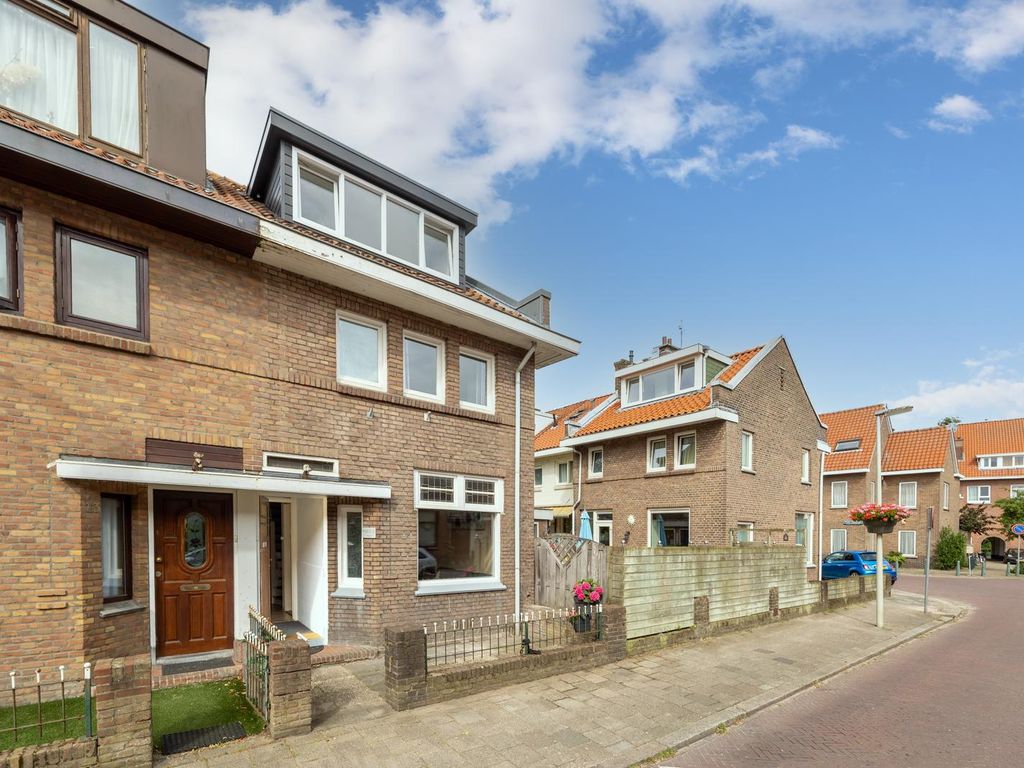 Schoolmeesterstraat 11, 'S-Gravenhage