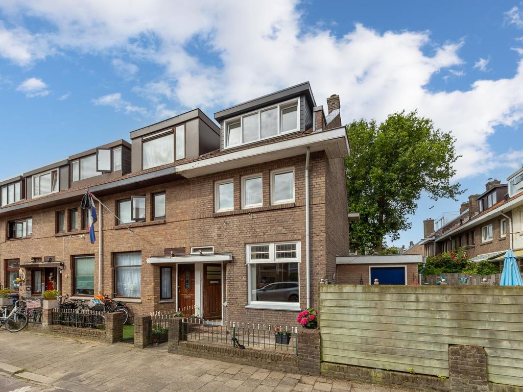 Schoolmeesterstraat 11, 'S-Gravenhage