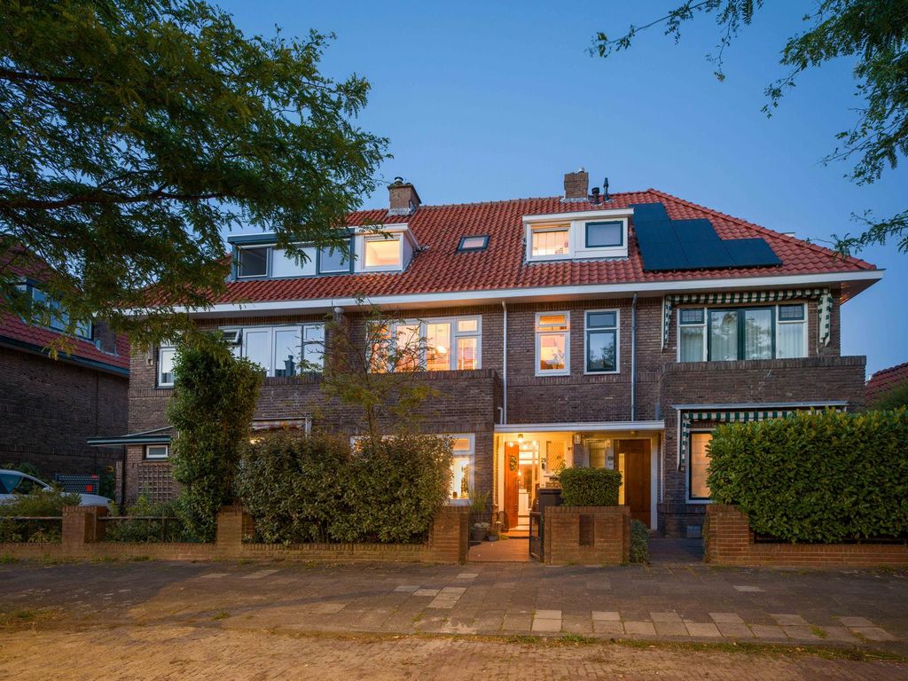 Hoekenburglaan 29, Voorburg