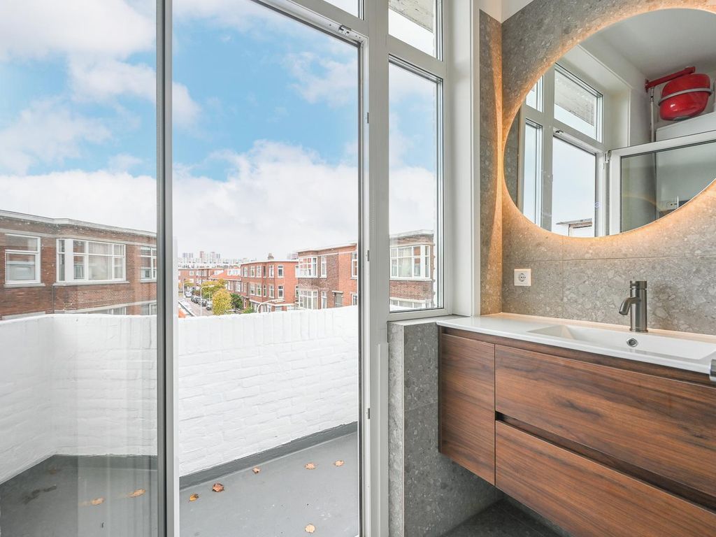 Linnaeusstraat 239, 'S-Gravenhage