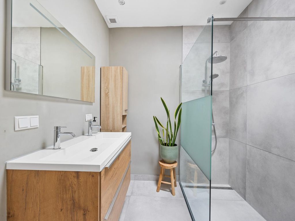 Caan van Necklaan 147, Rijswijk