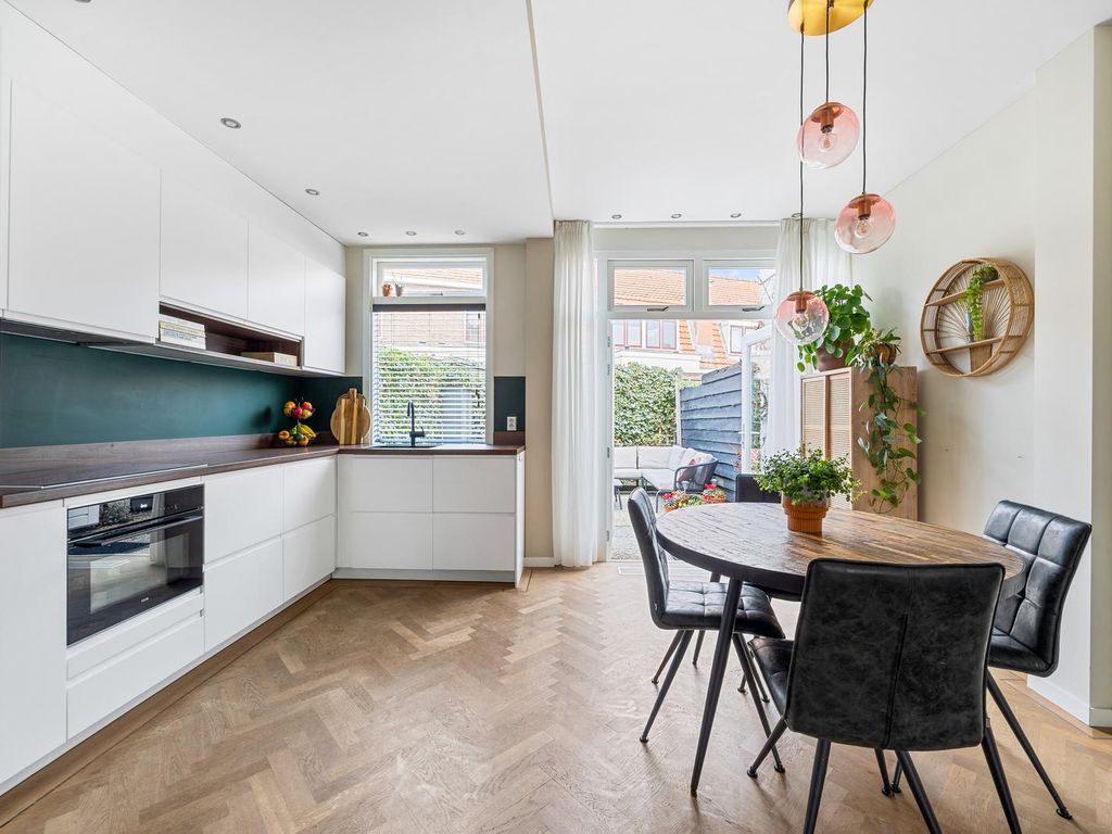 Carel Nakkenstraat 35, Rijswijk