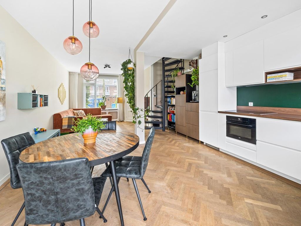 Carel Nakkenstraat 35, Rijswijk