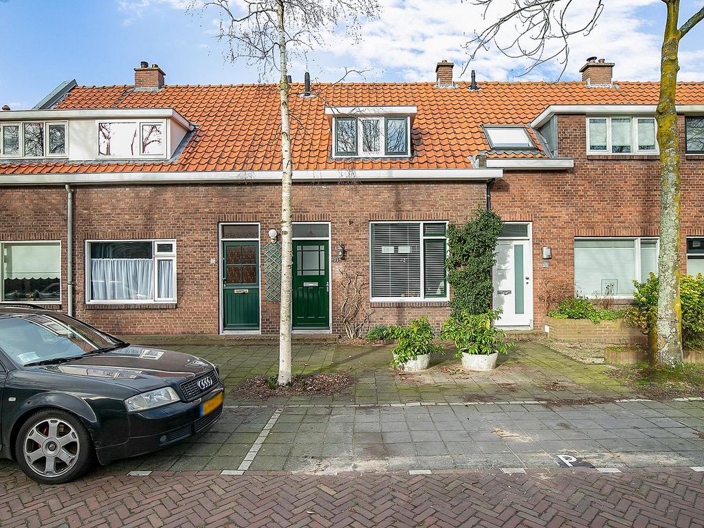 Carel Nakkenstraat 35, Rijswijk