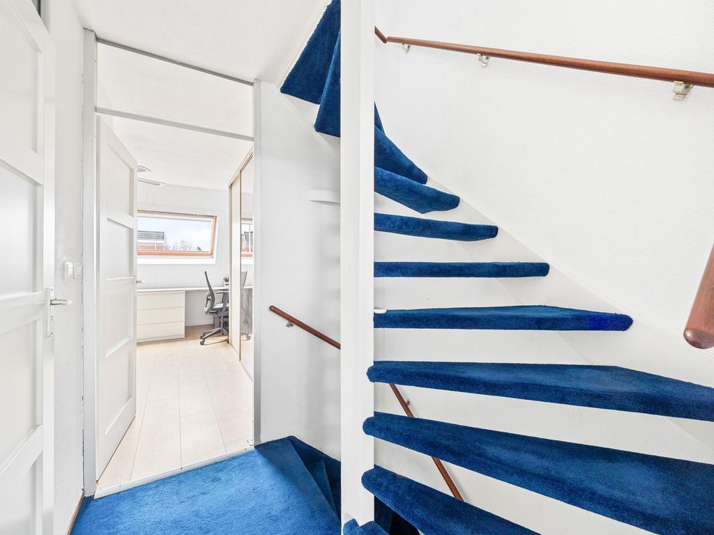 van Ostade 13, Monster