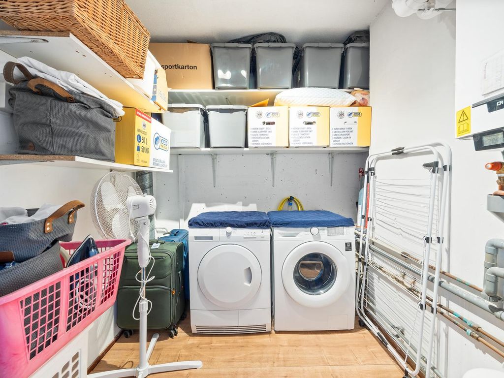 van Ostade 13, Monster