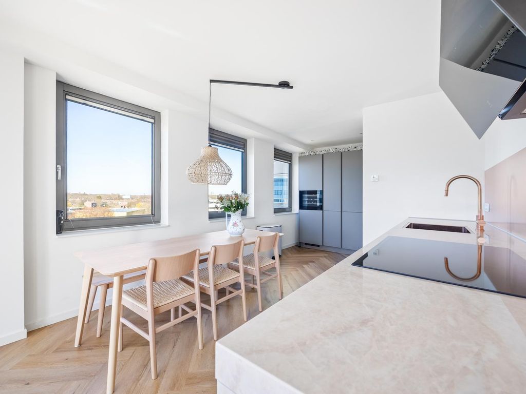 Burgemeester Elsenlaan 323F710, Rijswijk