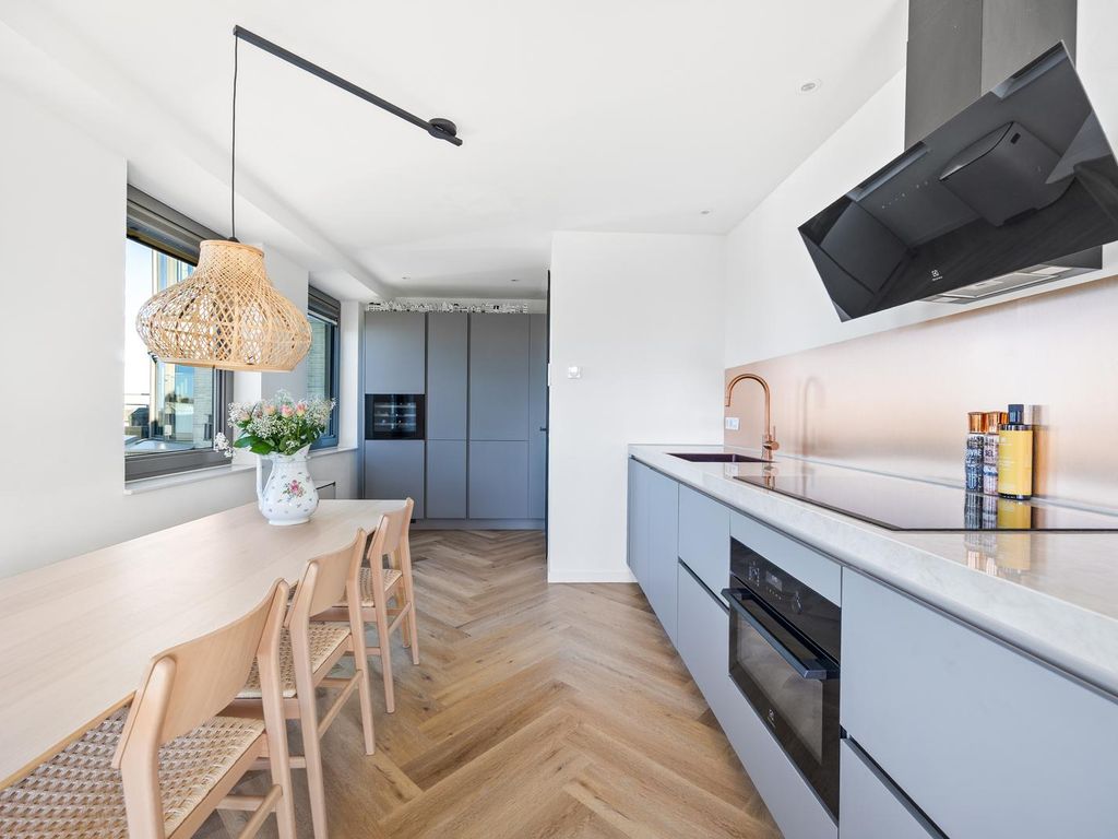 Burgemeester Elsenlaan 323F710, Rijswijk