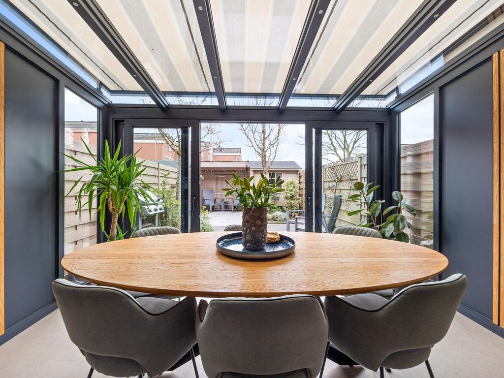 van Ostade 13, Monster