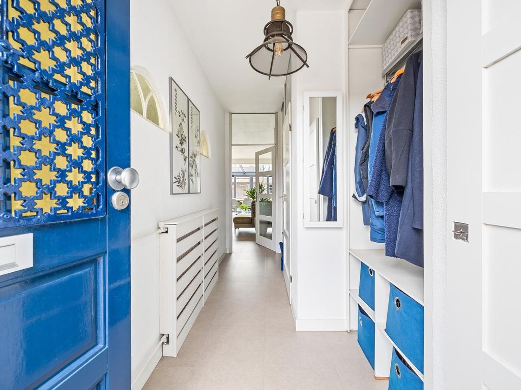 van Ostade 13, Monster