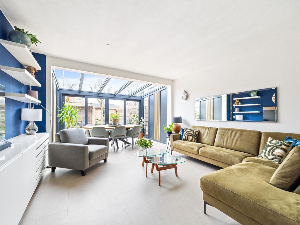 van Ostade 13, Monster