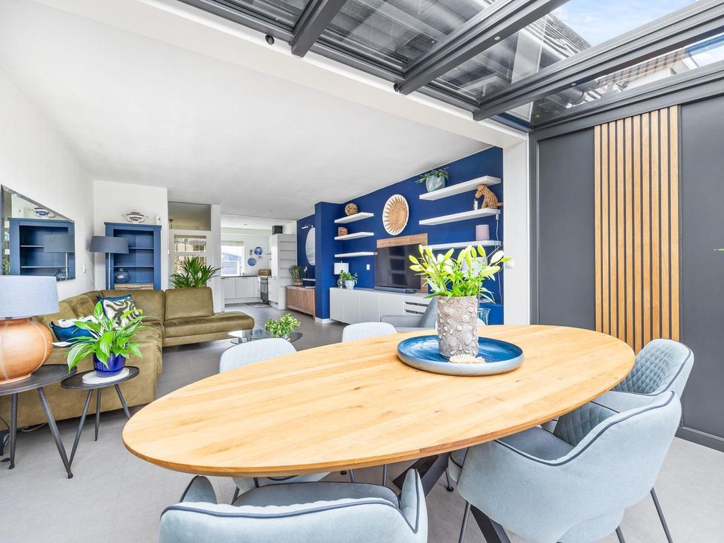 van Ostade 13, Monster