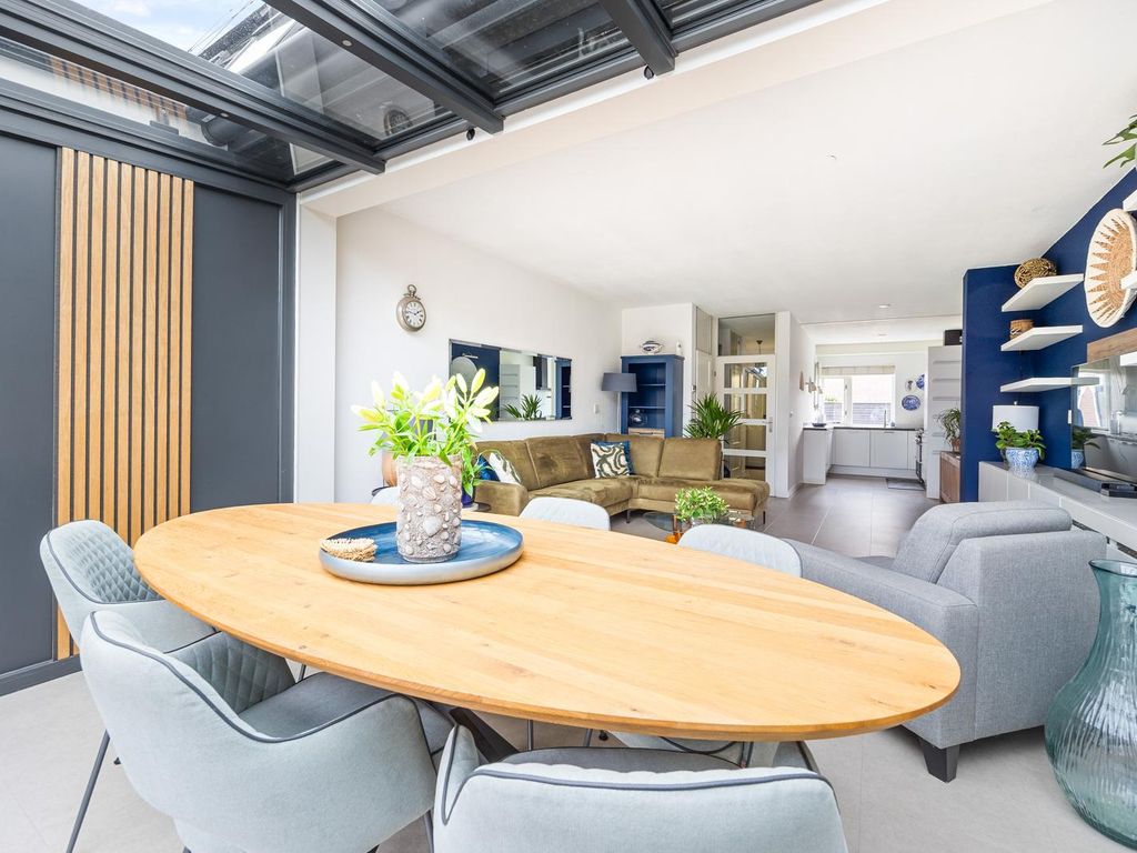 van Ostade 13, Monster