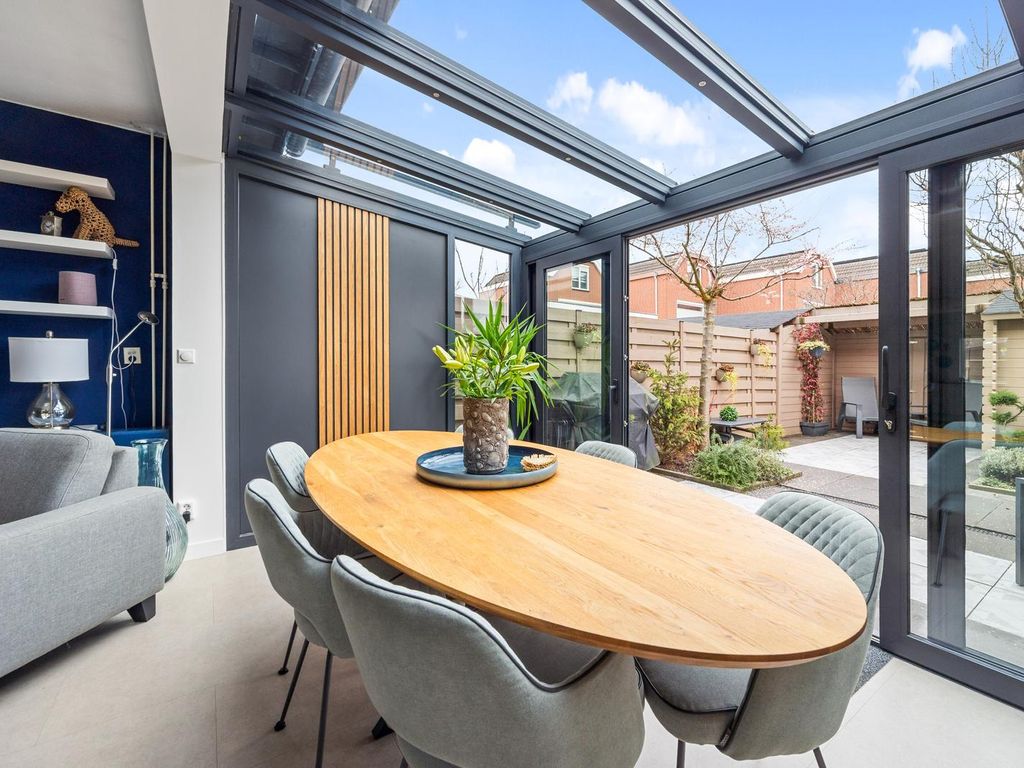 van Ostade 13, Monster