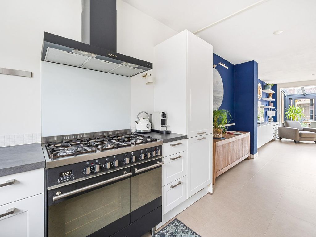 van Ostade 13, Monster