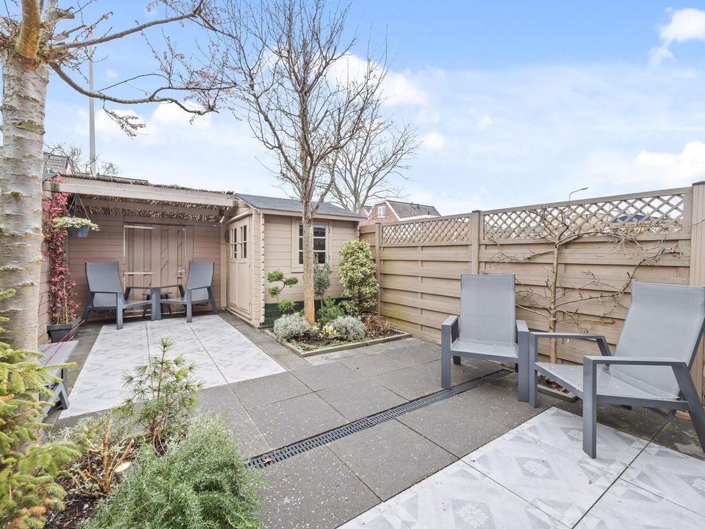 van Ostade 13, Monster