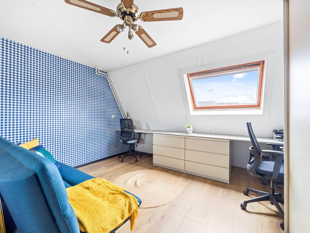 van Ostade 13, Monster