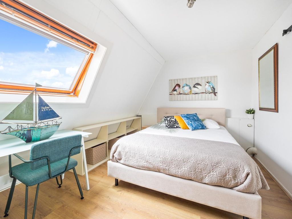 van Ostade 13, Monster