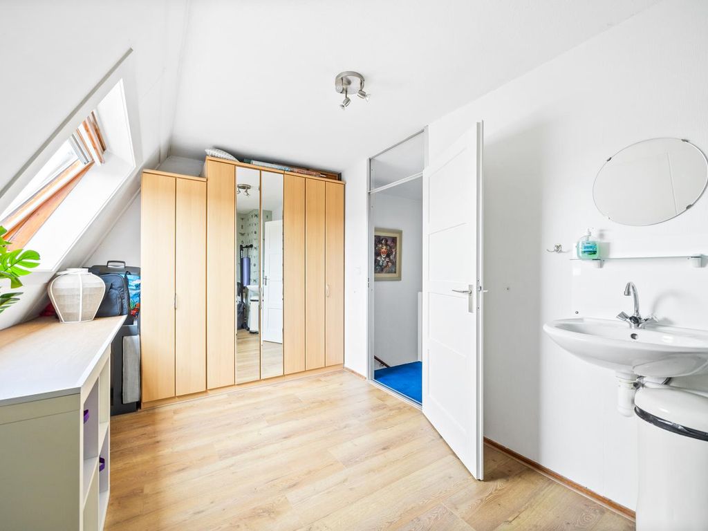 van Ostade 13, Monster