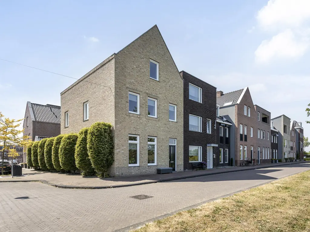 Ladogameer 37, WOERDEN