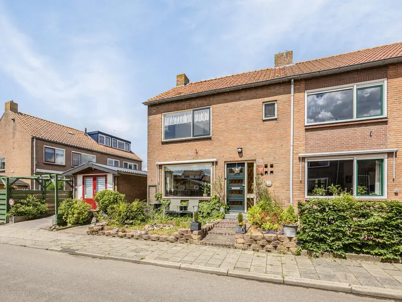 Burg. van Loonstraat 1, KAMERIK