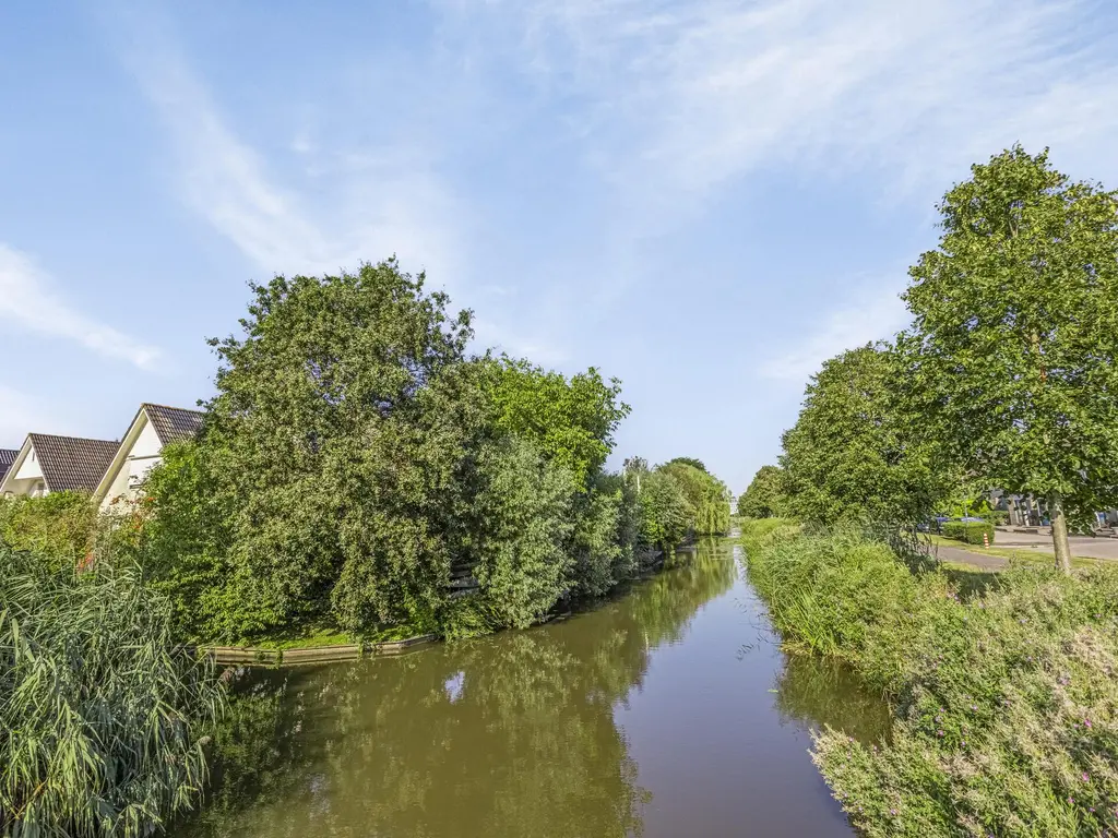 Theeroosweide 49, WOERDEN