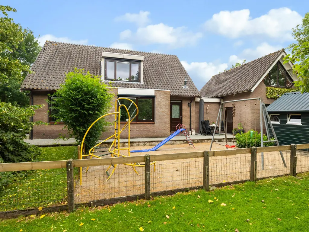 Oosteinde 32a, WAARDER