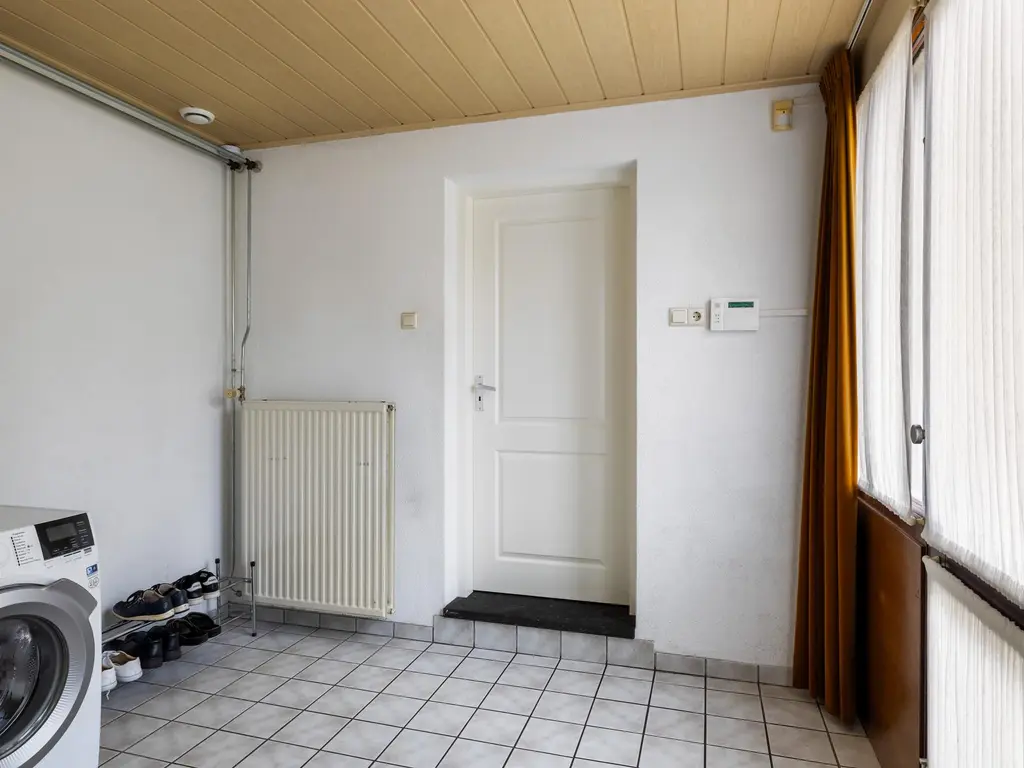 Oosteinde 32a, WAARDER