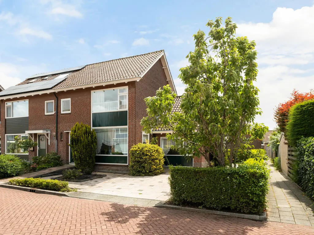 Prinses Margrietstraat 2, WAARDER