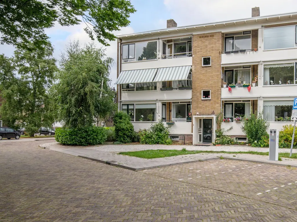 Van Helvoortlaan 1, WOERDEN