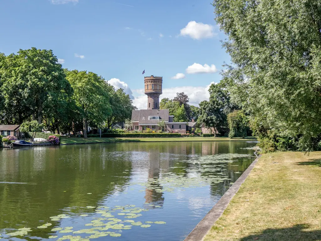 Van Helvoortlaan 1, WOERDEN