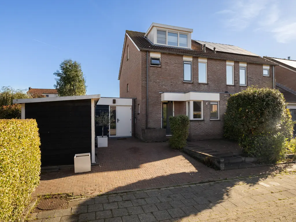 Burg. de Kockstraat 18, KAMERIK