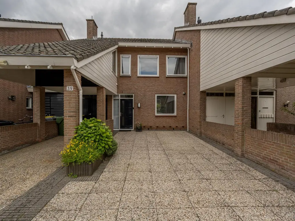 Pieter de Hooghlaan 39, OUD-BEIJERLAND