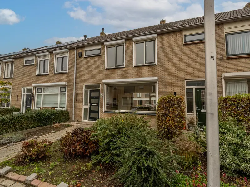 van Almondestraat 12, GOUDSWAARD