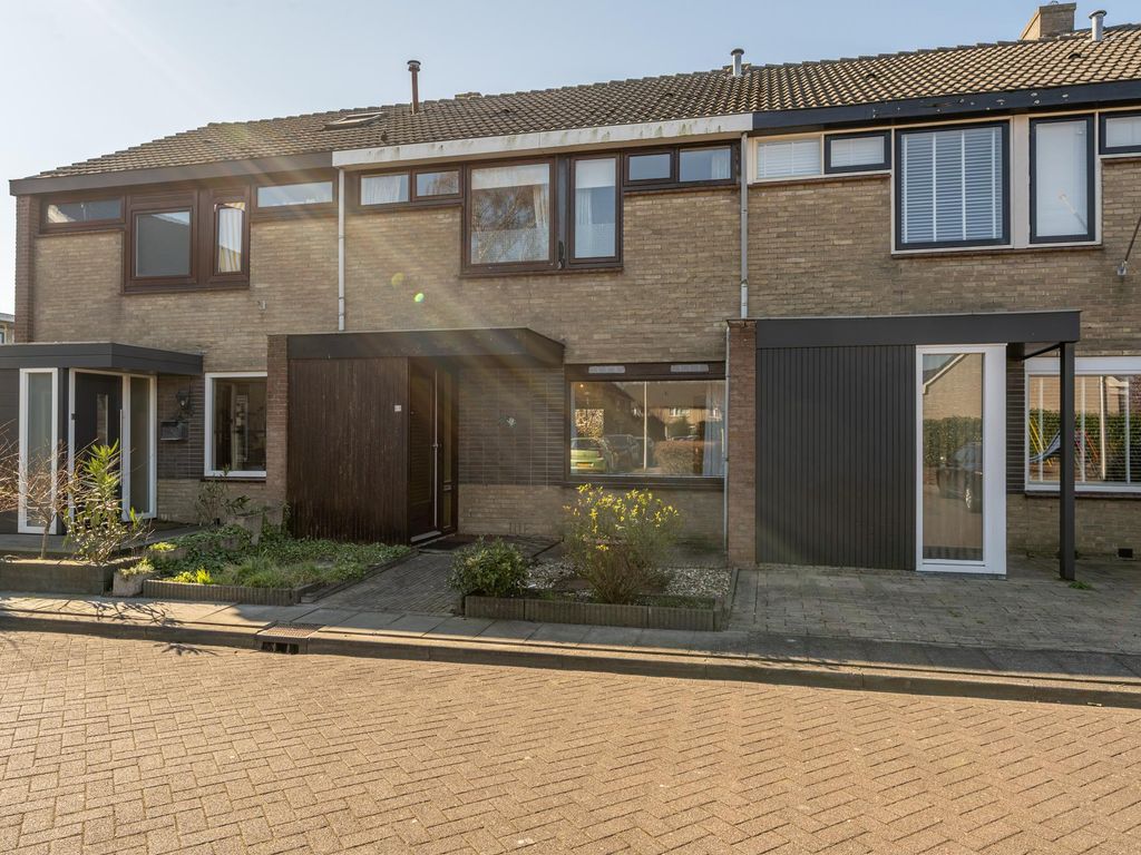 Larixplantsoen 27, OUD-BEIJERLAND