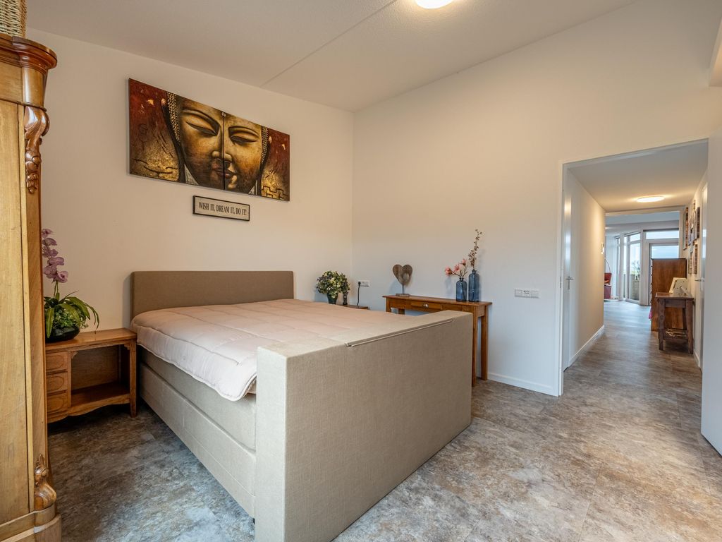 Dokter Kroesenring 42, OUD-BEIJERLAND