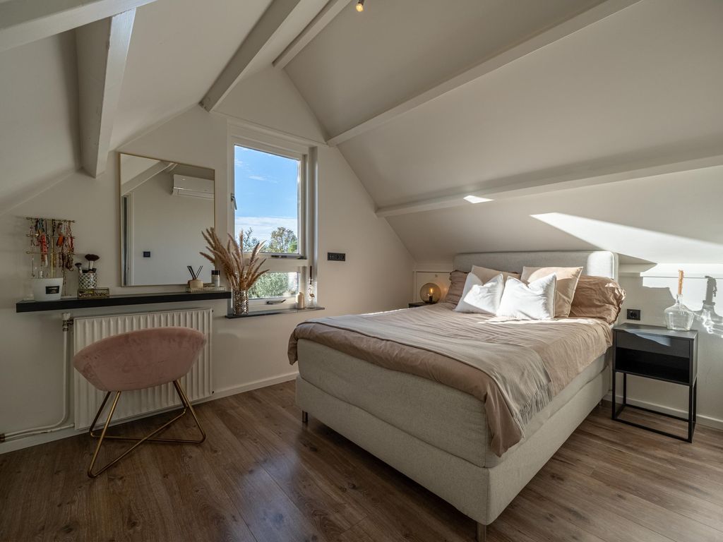 Middelsluissedijk WZ 53, NUMANSDORP