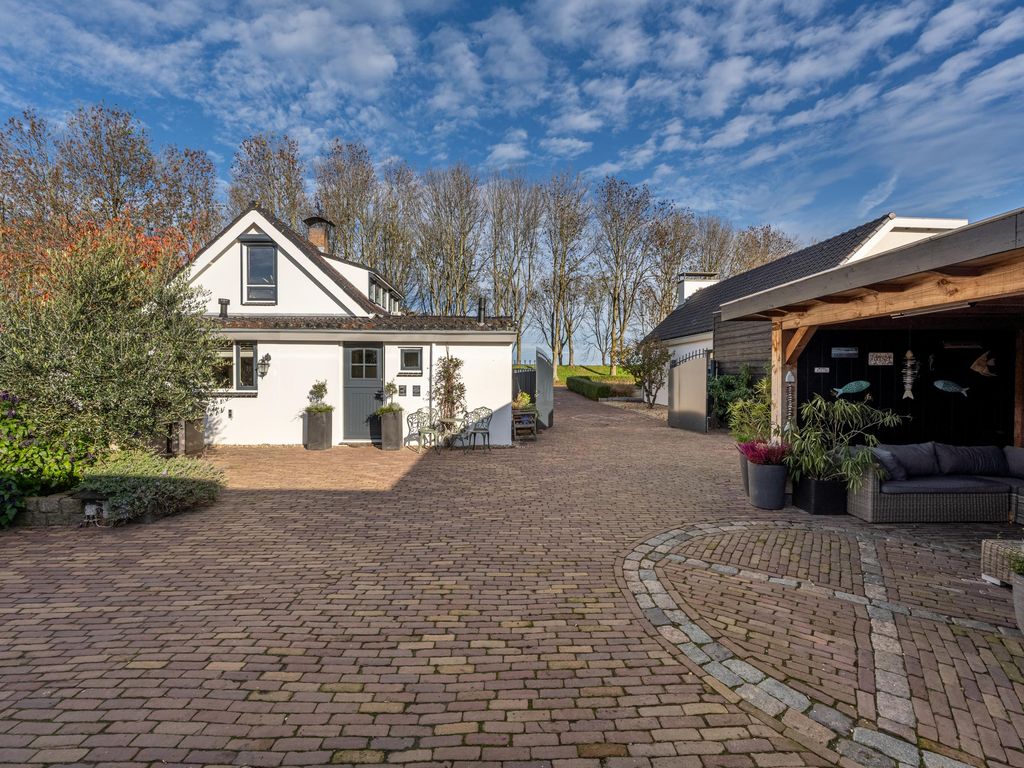 Middelsluissedijk WZ 53, NUMANSDORP