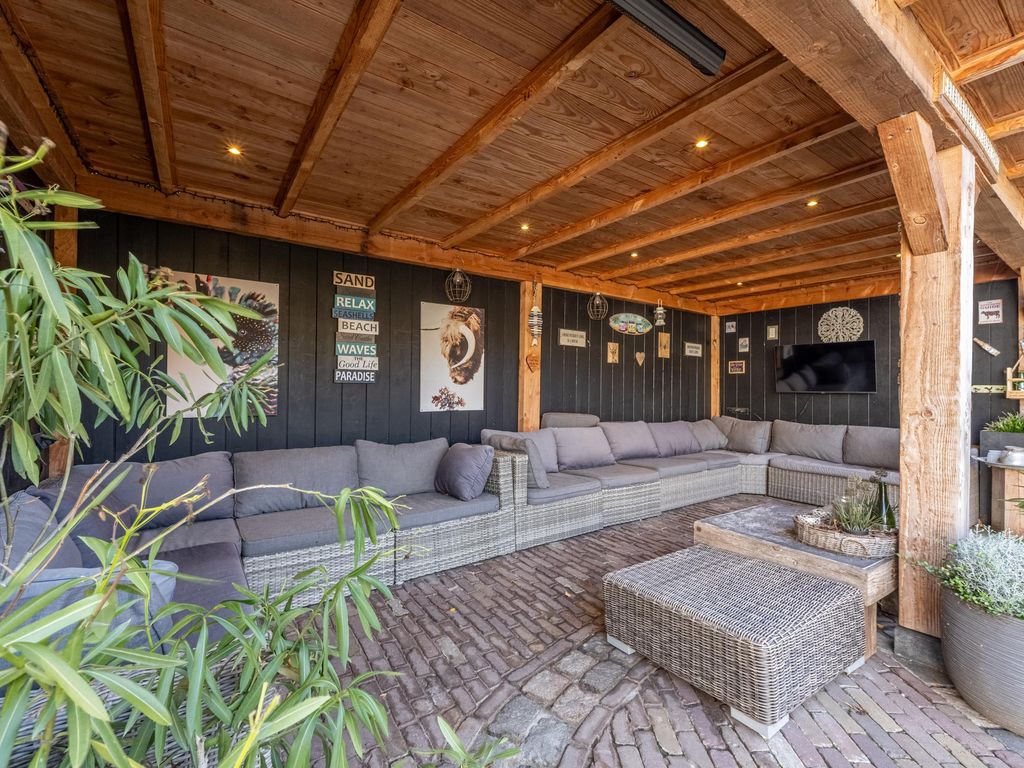 Middelsluissedijk WZ 53, NUMANSDORP