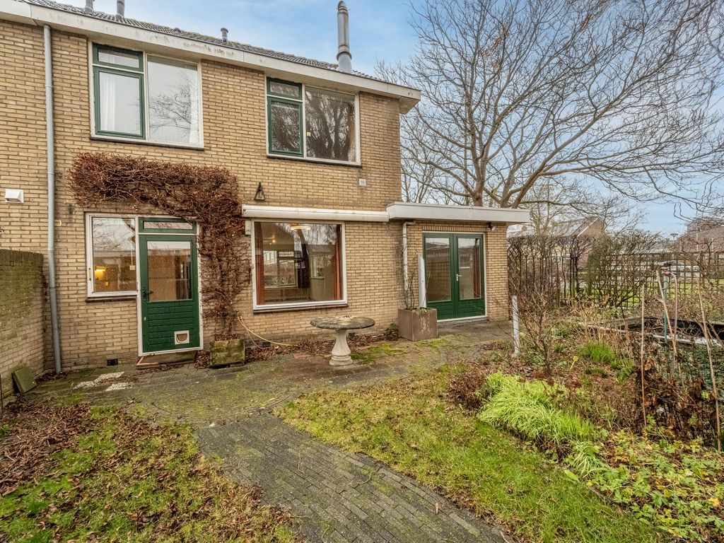 van Ostadestraat 15, OUD-BEIJERLAND