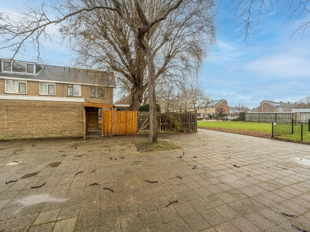 van Ostadestraat 15, OUD-BEIJERLAND