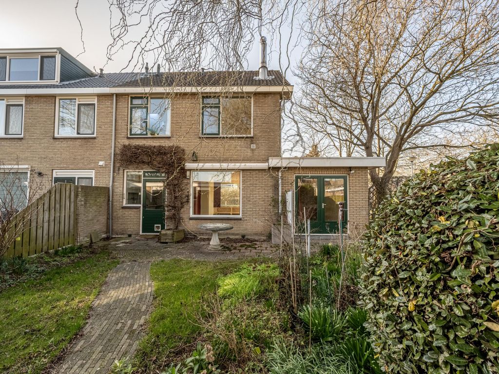 van Ostadestraat 15, OUD-BEIJERLAND