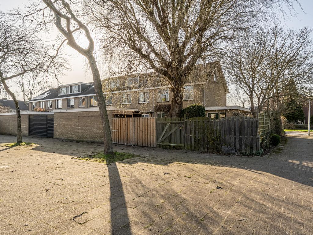 van Ostadestraat 15, OUD-BEIJERLAND