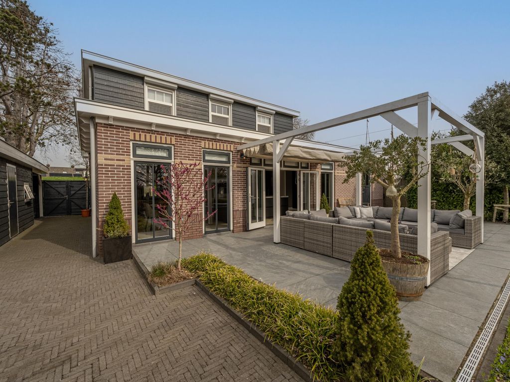 Dorpsstraat 1, Heinenoord