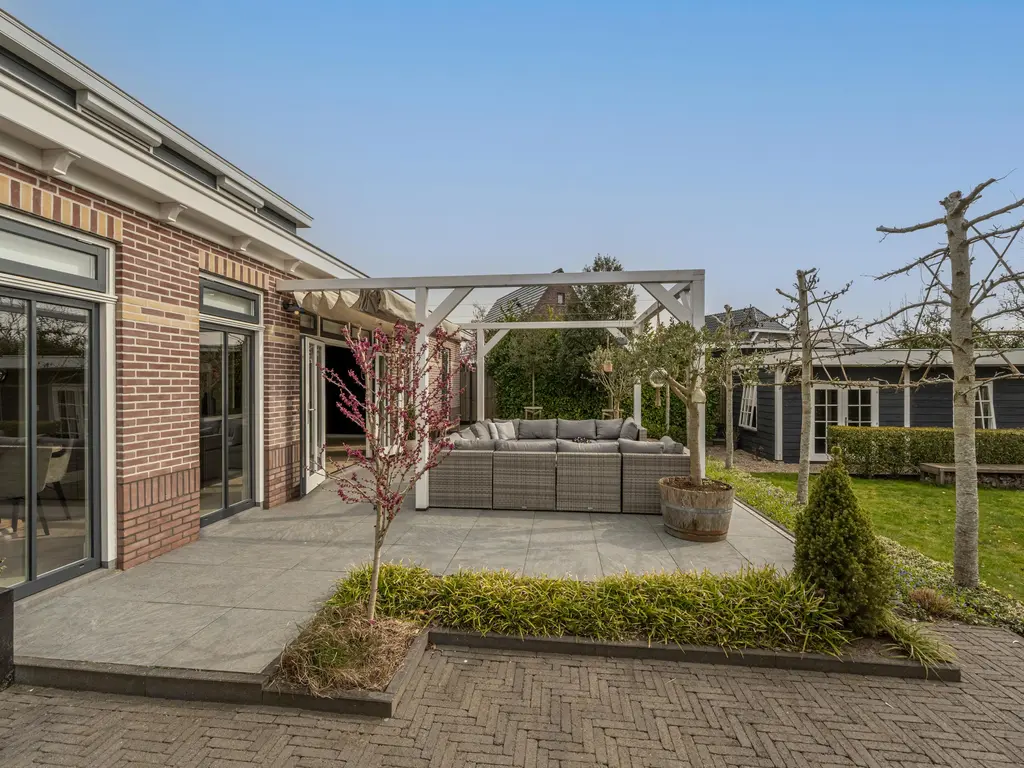 Dorpsstraat 1, HEINENOORD