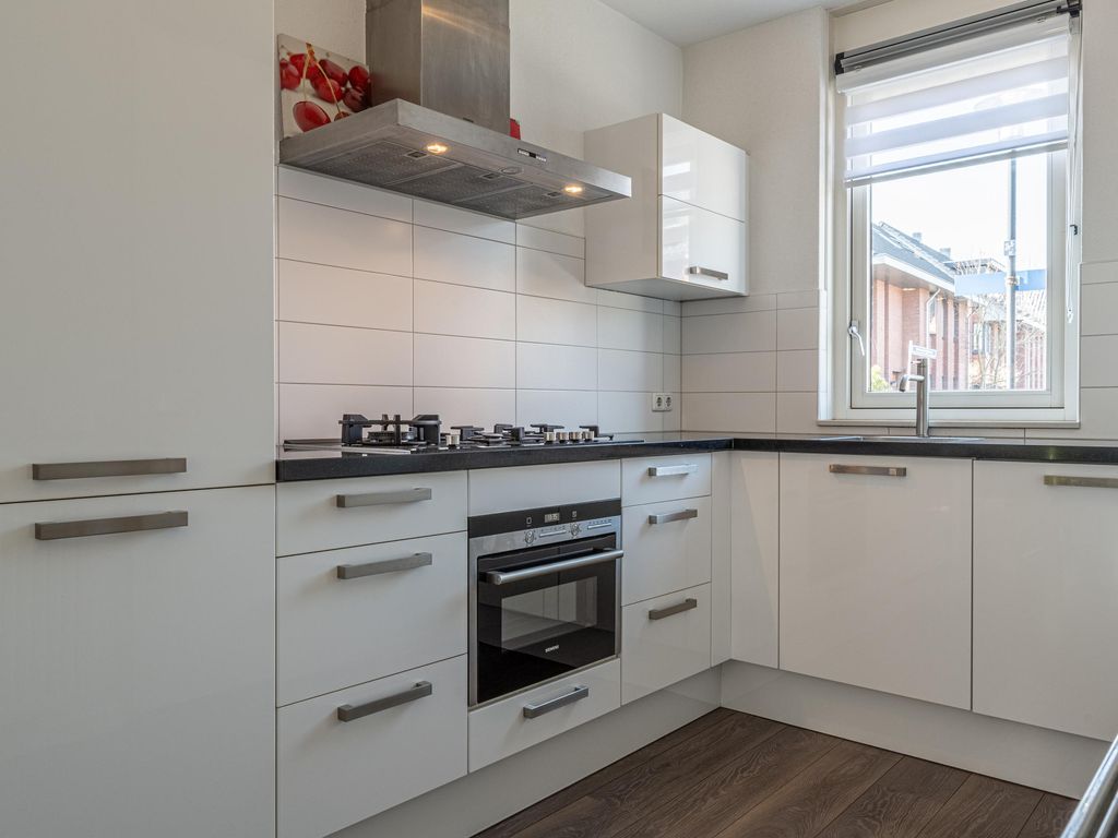 Opper Van Treurenstraat 56, HEINENOORD