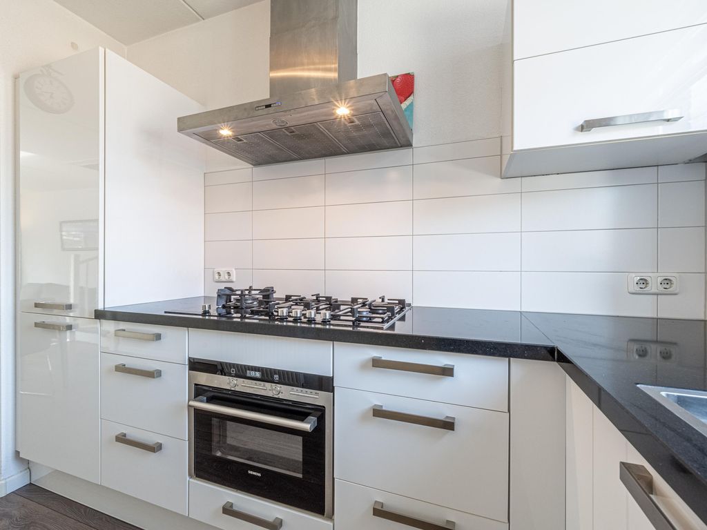 Opper Van Treurenstraat 56, HEINENOORD